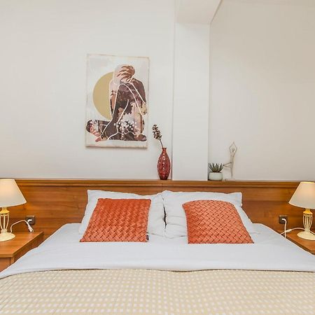 House Hotel Plava Laguna Tisno Eksteriør bilde