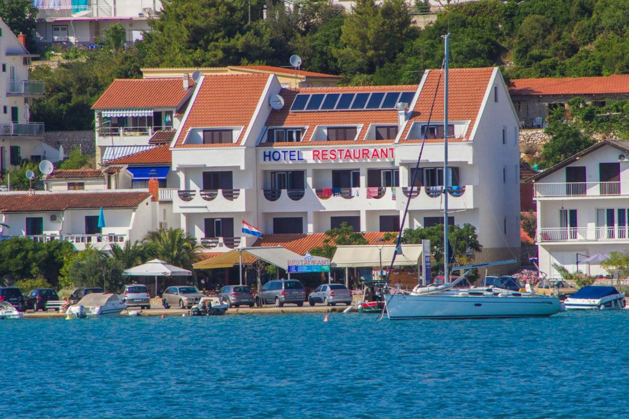 House Hotel Plava Laguna Tisno Eksteriør bilde