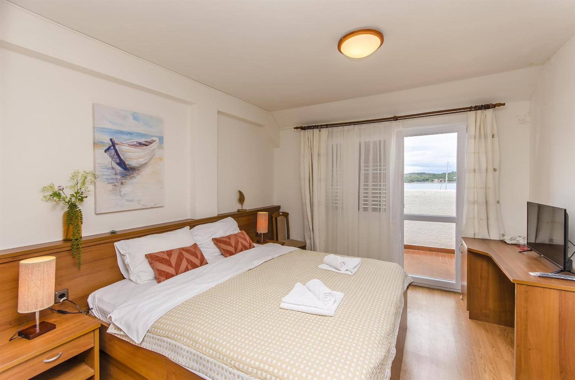 House Hotel Plava Laguna Tisno Eksteriør bilde