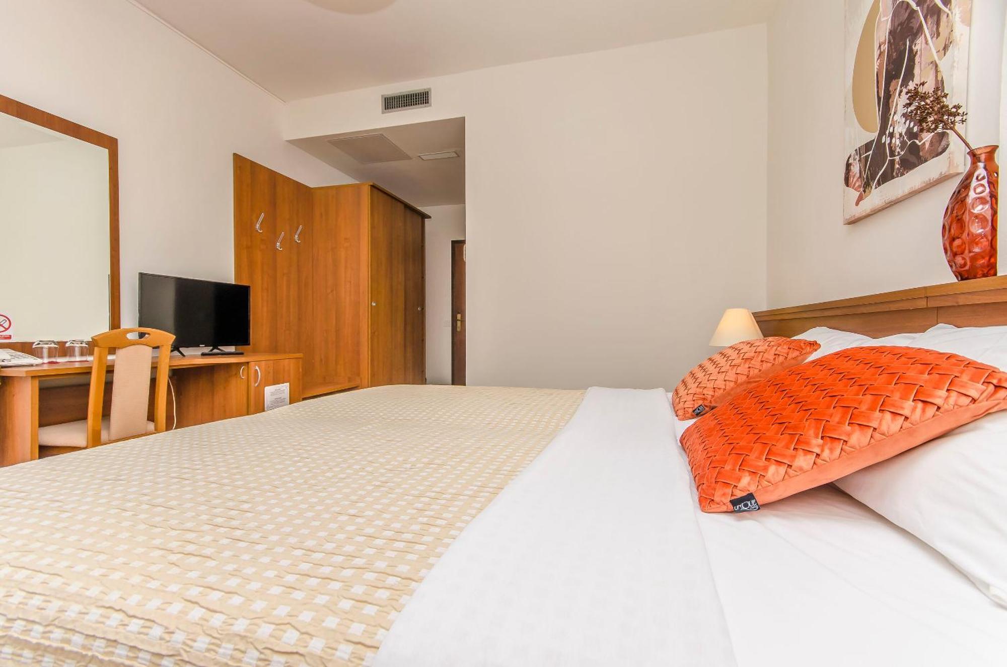 House Hotel Plava Laguna Tisno Eksteriør bilde