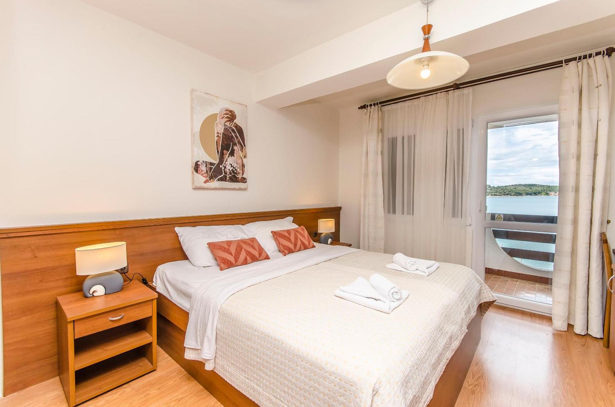 House Hotel Plava Laguna Tisno Eksteriør bilde