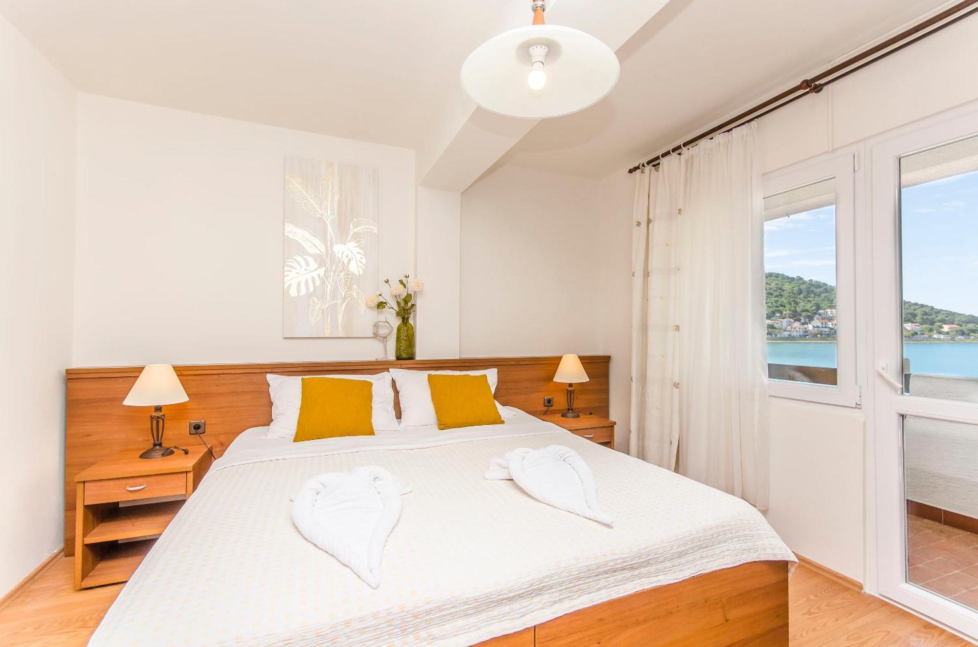 House Hotel Plava Laguna Tisno Eksteriør bilde