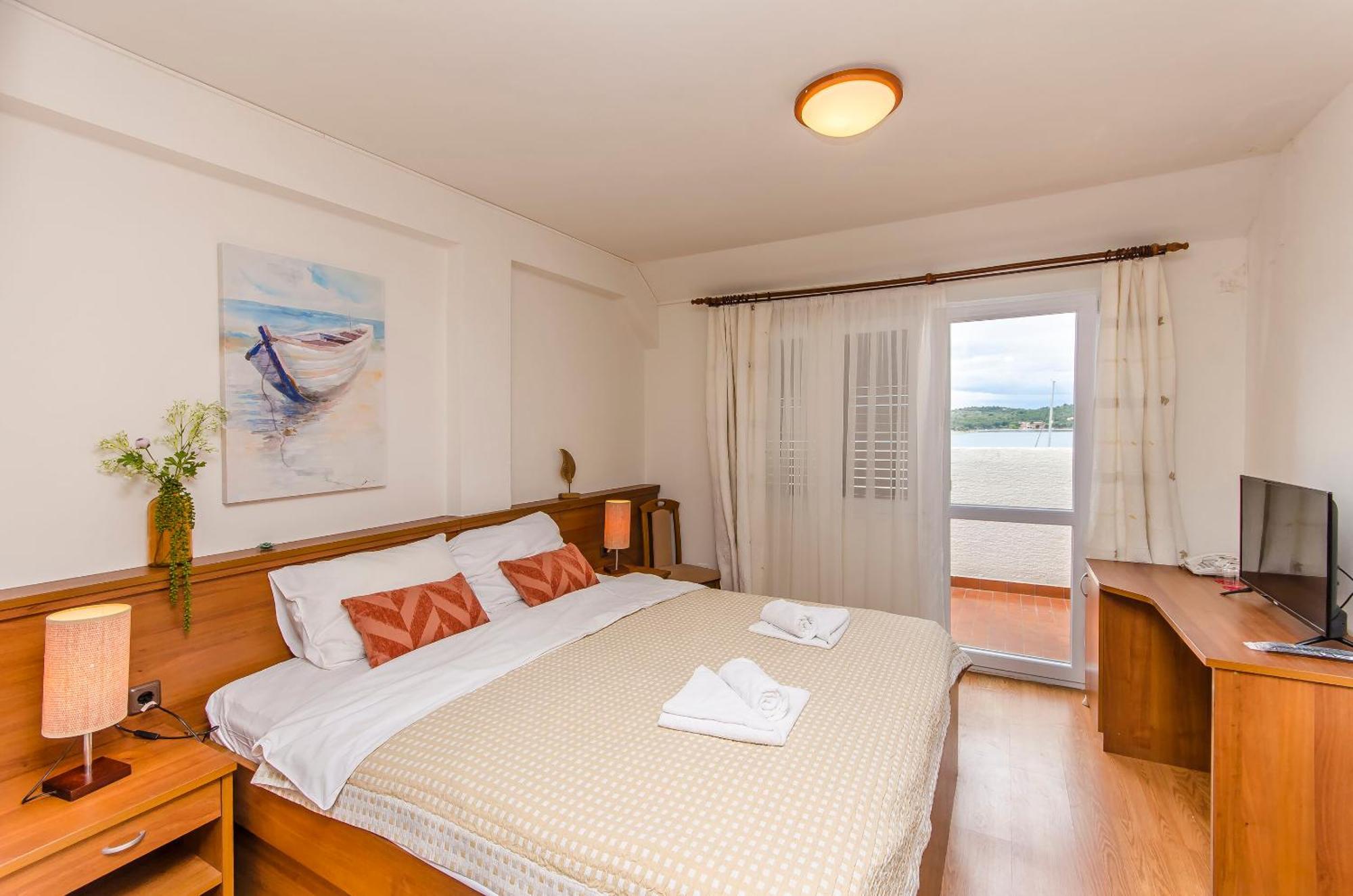 House Hotel Plava Laguna Tisno Eksteriør bilde