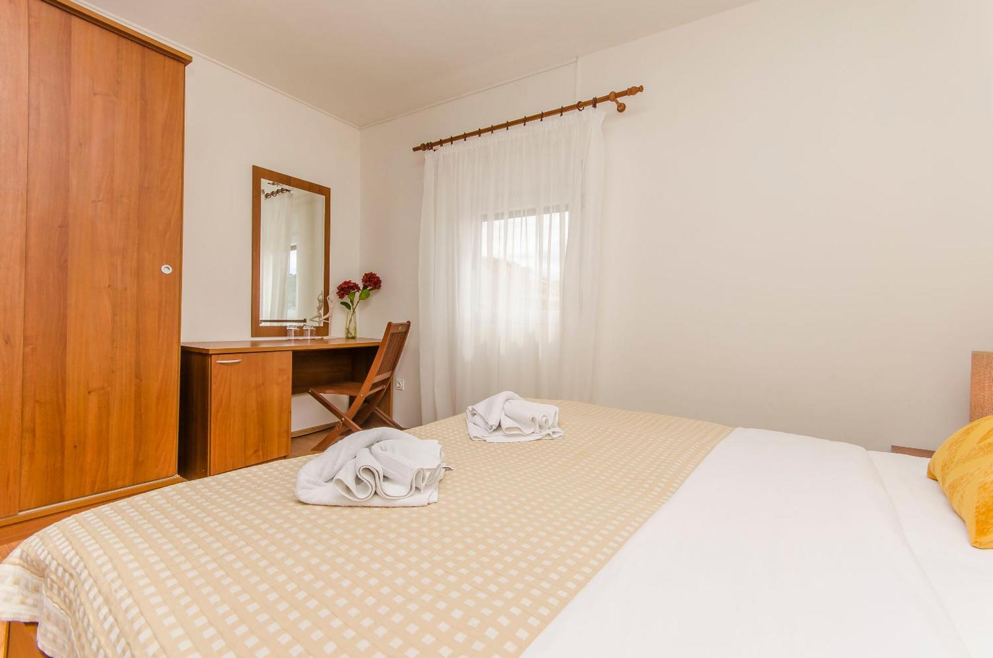 House Hotel Plava Laguna Tisno Eksteriør bilde