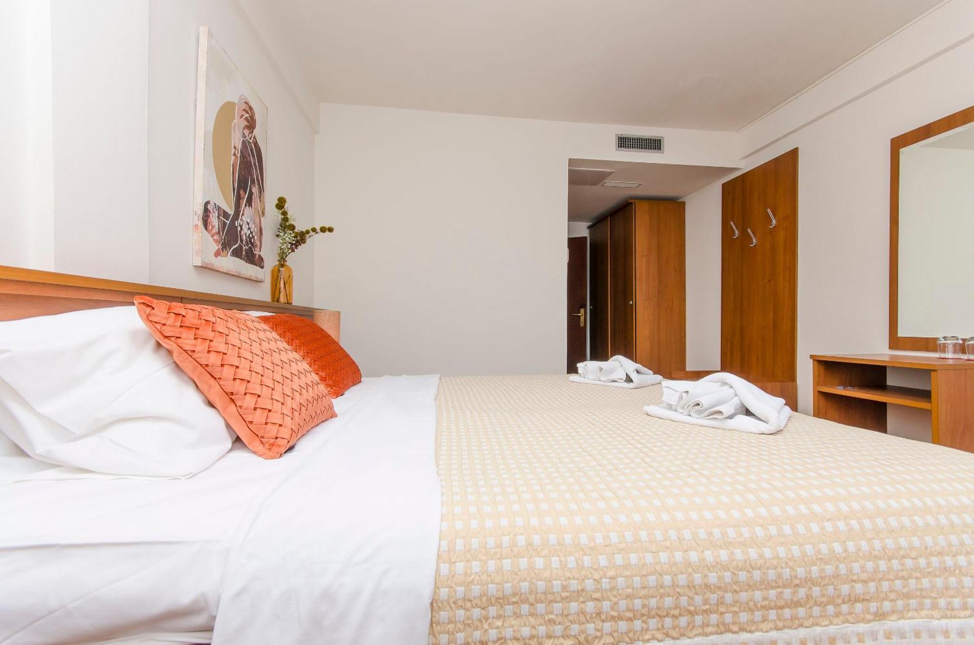 House Hotel Plava Laguna Tisno Eksteriør bilde