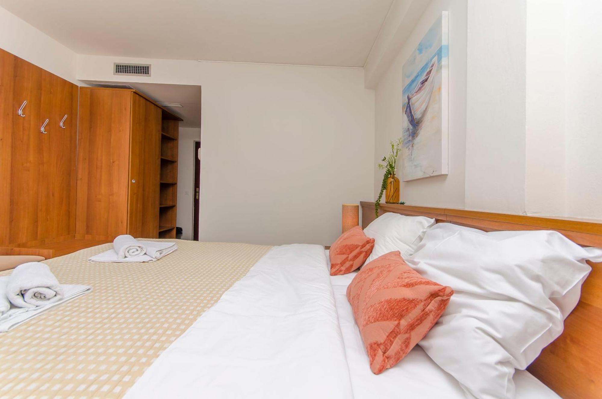 House Hotel Plava Laguna Tisno Eksteriør bilde