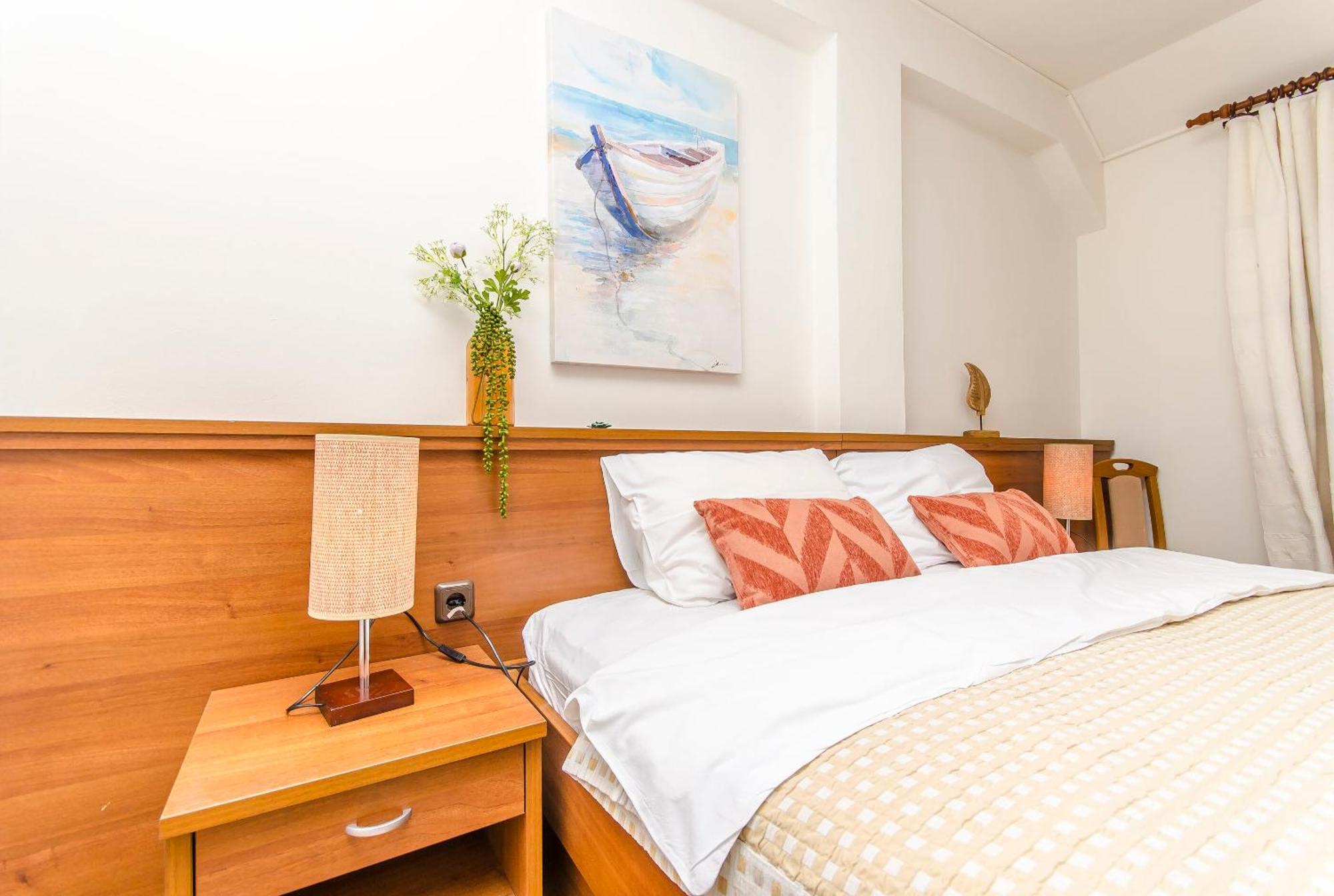 House Hotel Plava Laguna Tisno Eksteriør bilde