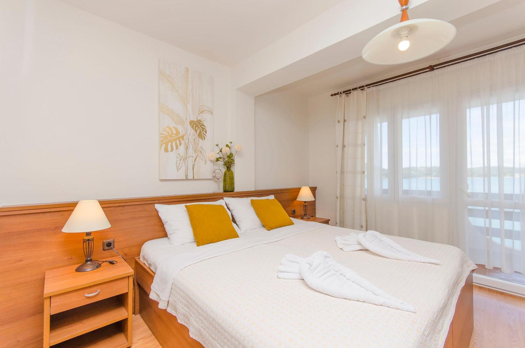 House Hotel Plava Laguna Tisno Eksteriør bilde
