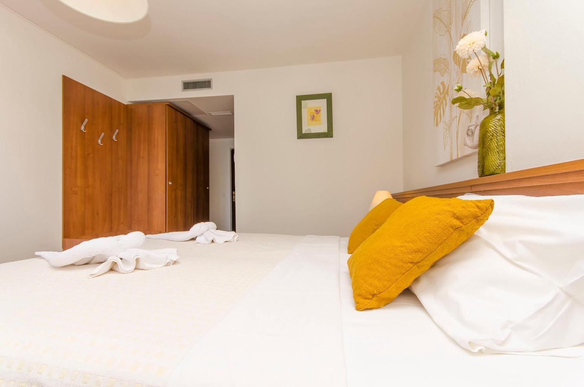 House Hotel Plava Laguna Tisno Eksteriør bilde