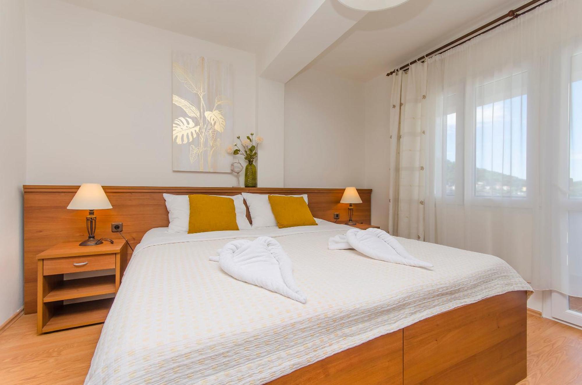 House Hotel Plava Laguna Tisno Eksteriør bilde