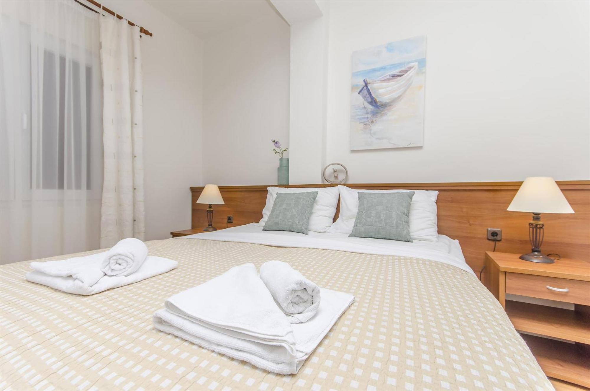 House Hotel Plava Laguna Tisno Eksteriør bilde